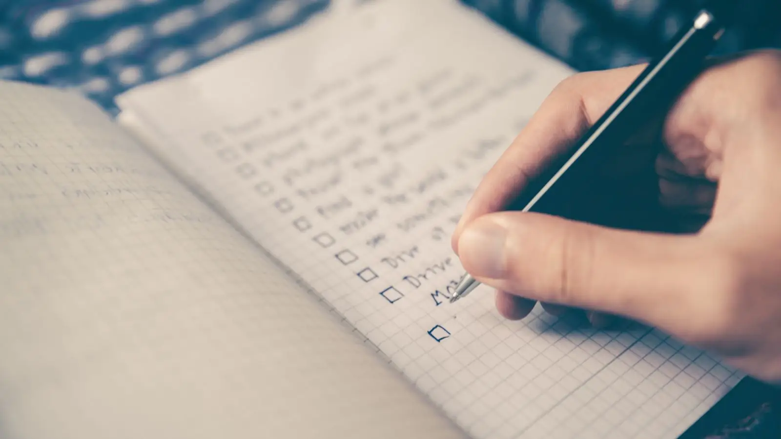 Is homeschooling right for me? An image of a checklist answering this question.